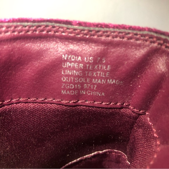 Zigi Soho Embroidered Booties with Round Toe and Brass Zipper, size 7.5. - Picture 10 of 12